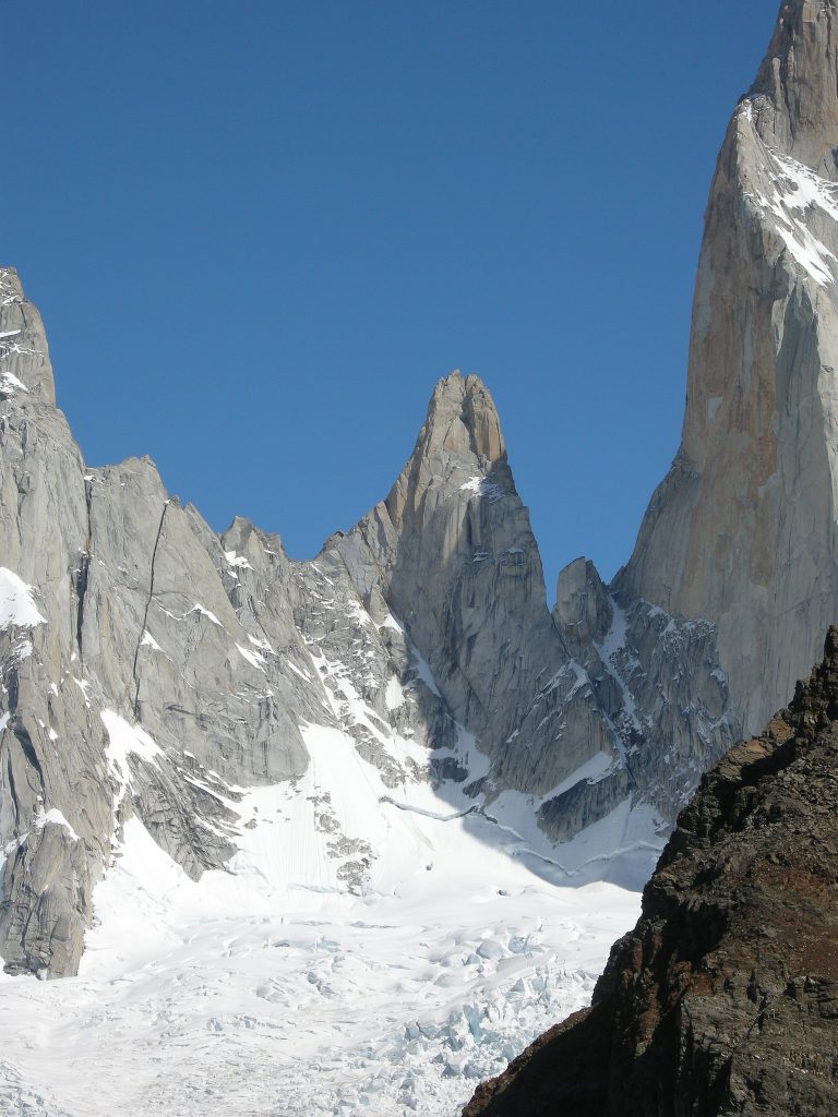 Aguja Rafael Juárez, parete Est - Foto Wikimedia Commons @Gagea
