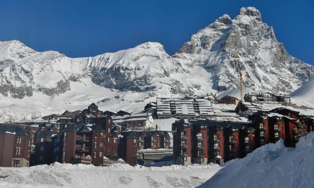 Cervinia. Foto Wikimedia Commons qwesy qwesy