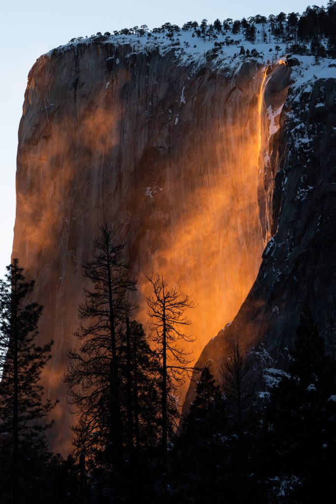 Firefall - Foto ANSA (Credit Image: © Xinhua via ZUMA Wire)