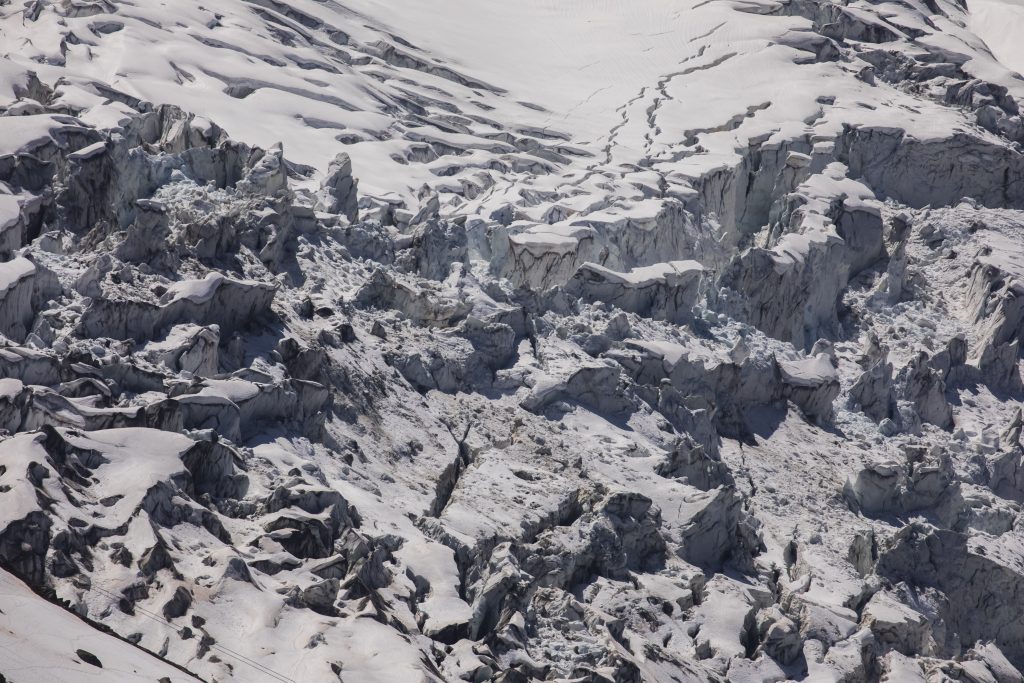 Seracchi sul ghiacciaio dei Bossons - Foto ANSA Credit Image: © Vincent Isore/IP3 via ZUMA Press)