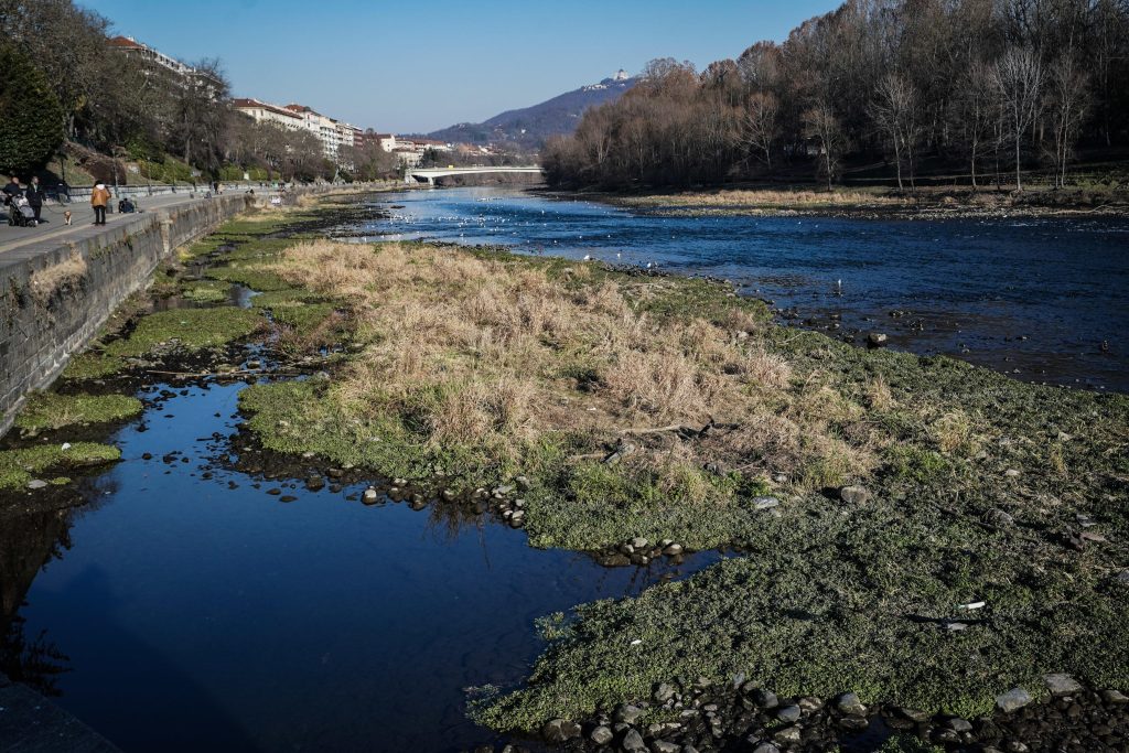 La portata ridotta del fiume Po a Torino - Foto febbraio 2023 ANSA/TINO ROMANO
