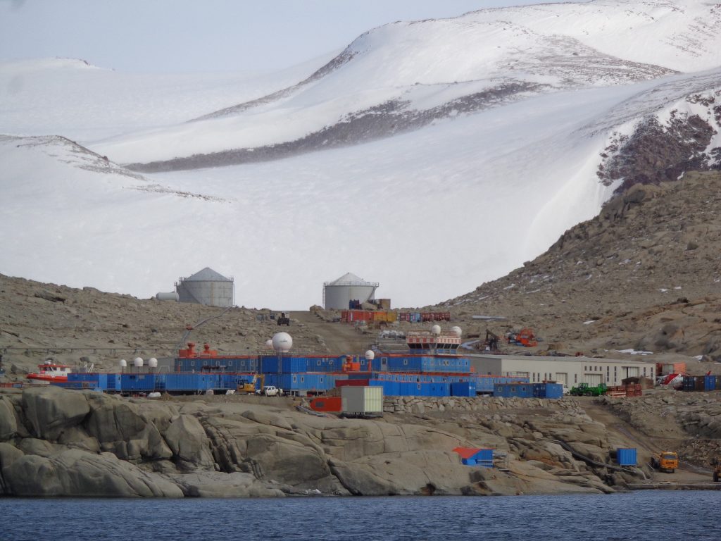 Stazione Marco Zucchelli - Foto Wikimedia Commons @Francisco Ardini/PNRA