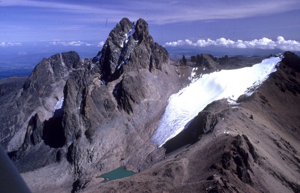 Nelion, Batian, Lewis Glacier e Punta Lenana (a destra)