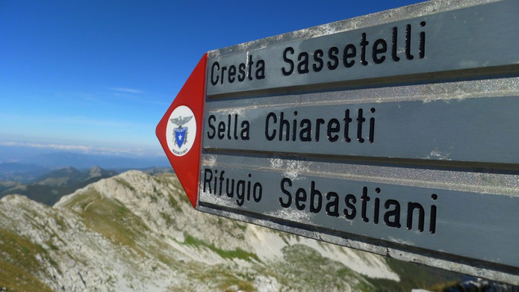 Terminillo, cartelli sulla vetta
