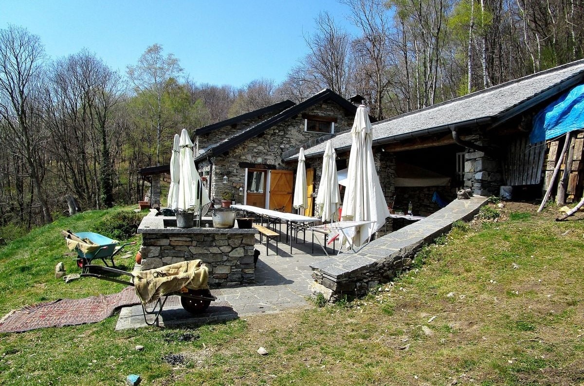 dumenza, rifugio escursionistico
