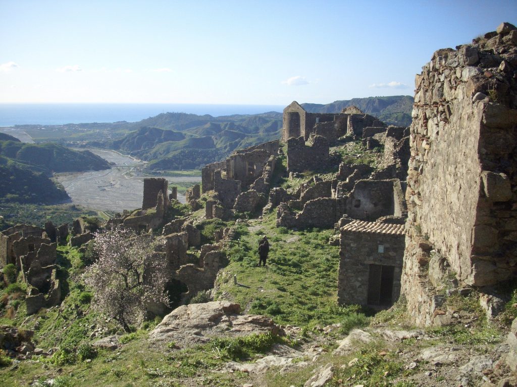 Castello Ruffo di Amendolea - Foto Wikimedia Commons @Keko&Fafo