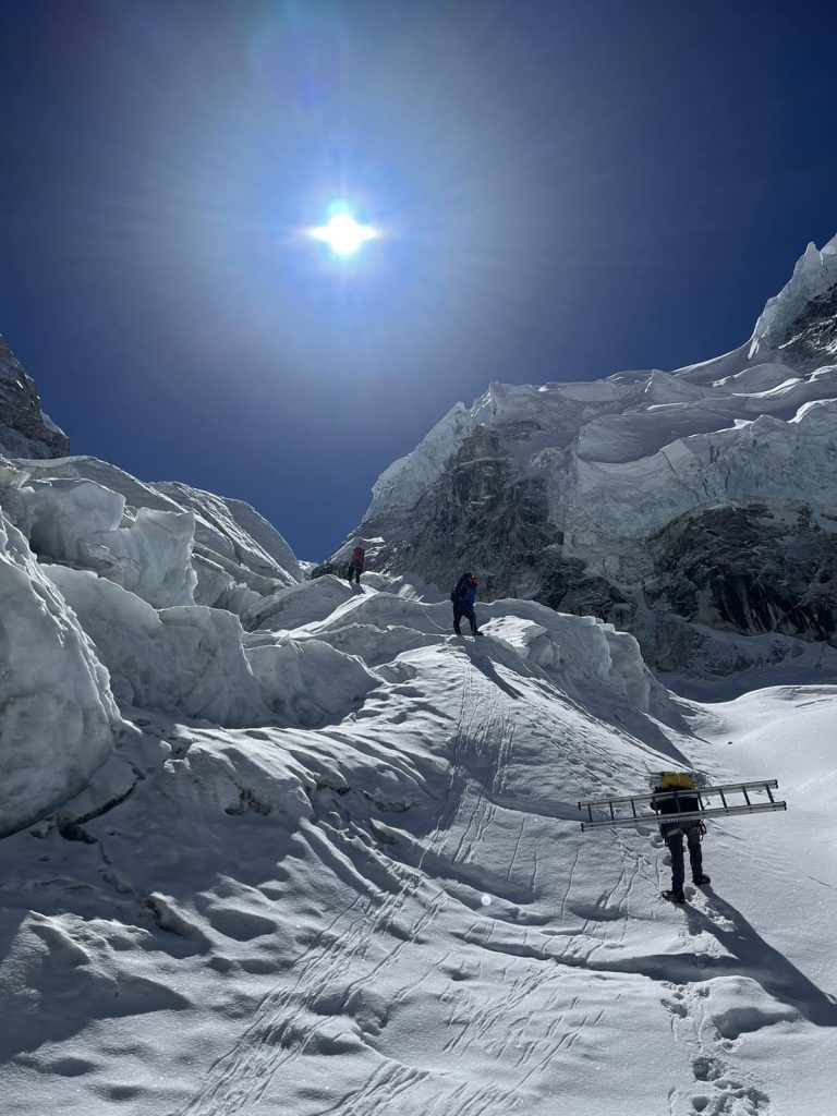 Gli Icefall doctors al lavoro © Sagarmatha Pollution Control Committee