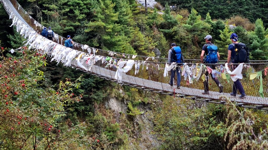 Il ponte moderno di Phunki - Foto Stefano Ardito