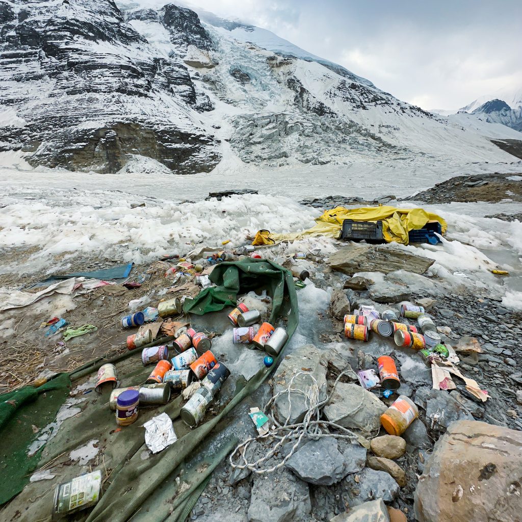 Immondizia al campo base del Dhaulagiri ©Hervé Barmasse
