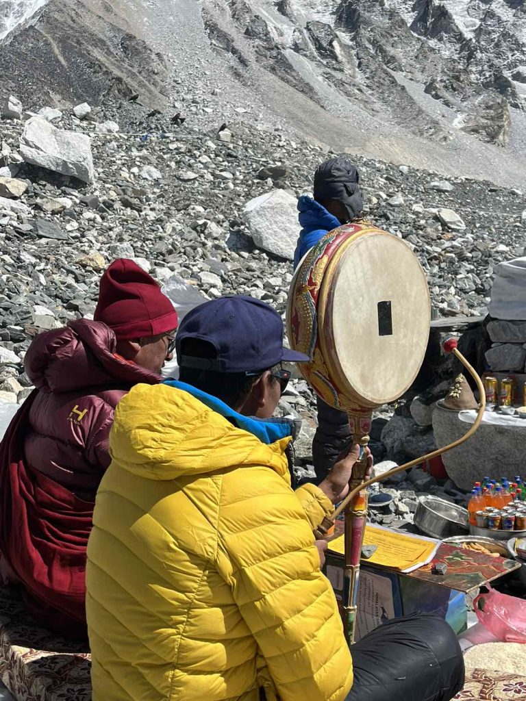 Gli Icefall doctors al lavoro © Sagarmatha Pollution Control Committee