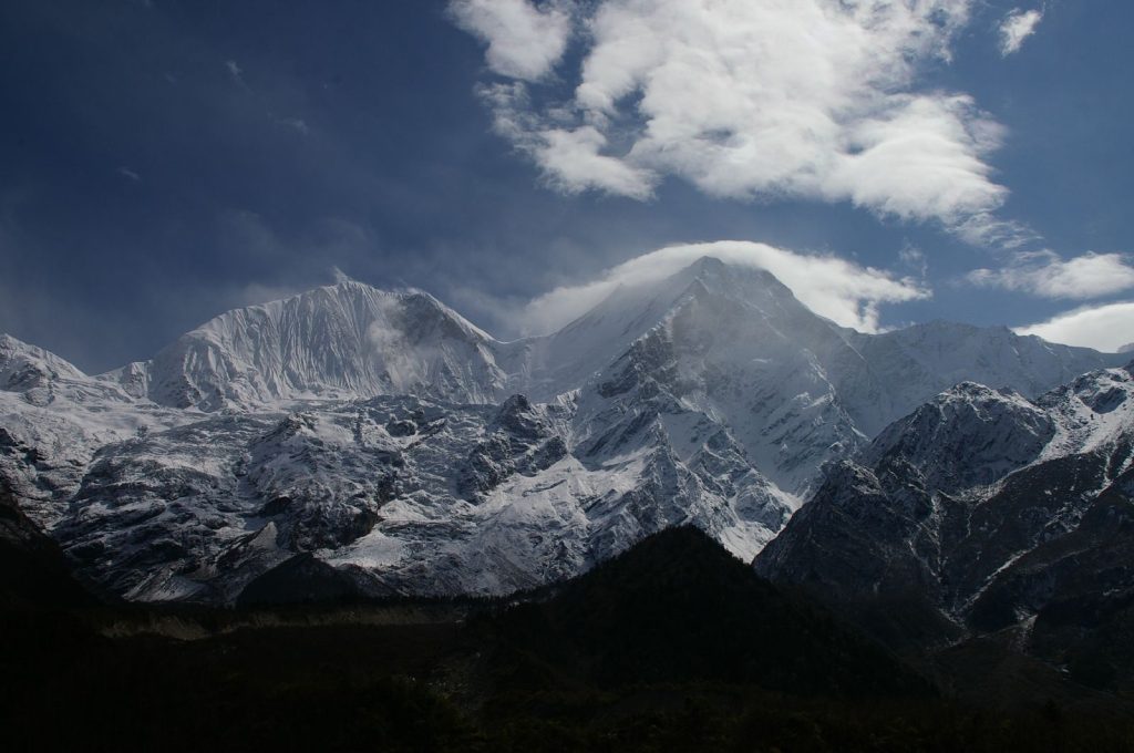 Manaslu - Foto Wikimedia Commons @Ben Tubby