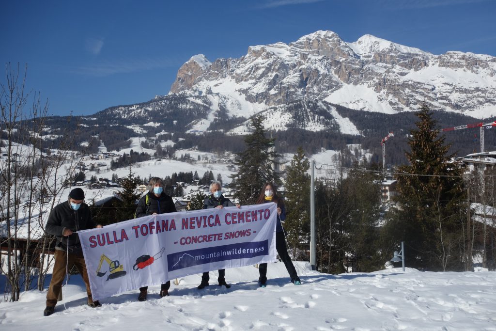 Manifestazione ambientalista a Cortina