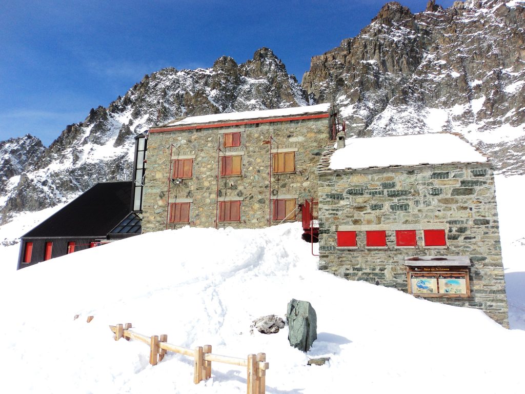 Rifugio Quintino Sella al Monviso - Foto Wikimedia Commons @francoFranco56