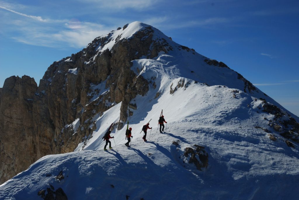 Scialpinisti verso il Corno Grande, foto Stefano Ardito