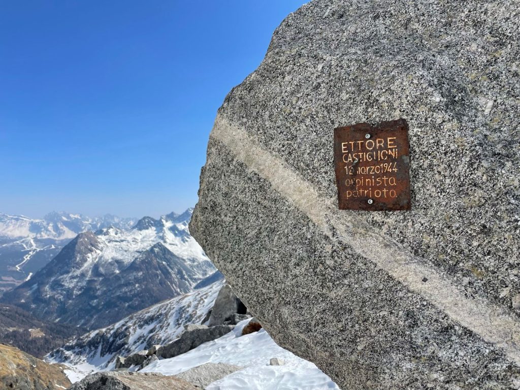 Targa Castiglioni poco sotto il passo - Foto Michele Comi