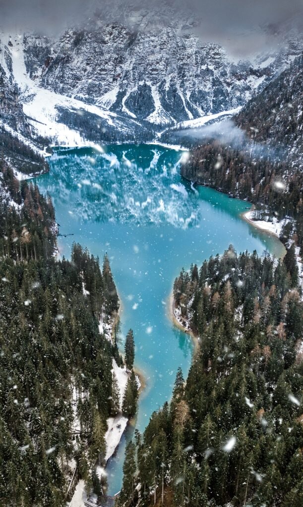 Lago di Braies - Foto Unsplash @Michael Baccin