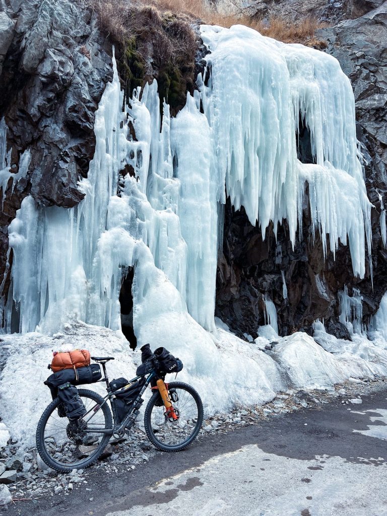 In salita verso Lamayuru - Foto Omar Di Felice