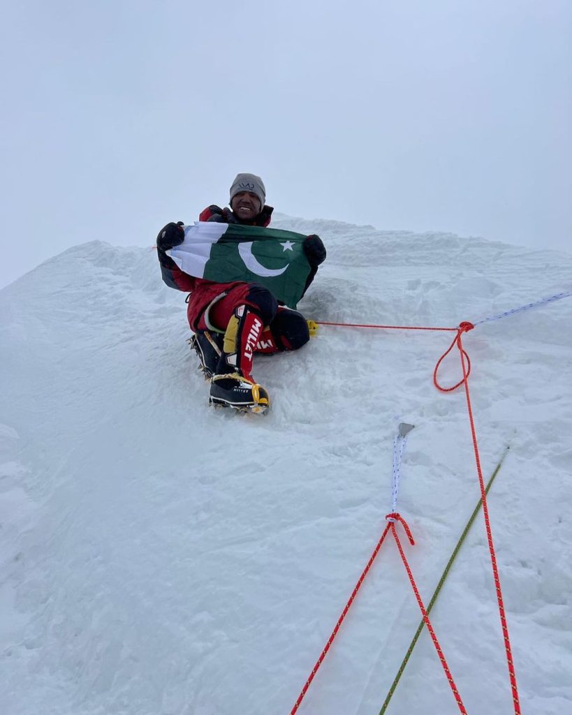 Sajid Sadpara in vetta all'Annapurna - Photo Courtesy of Team Ali Sadpara