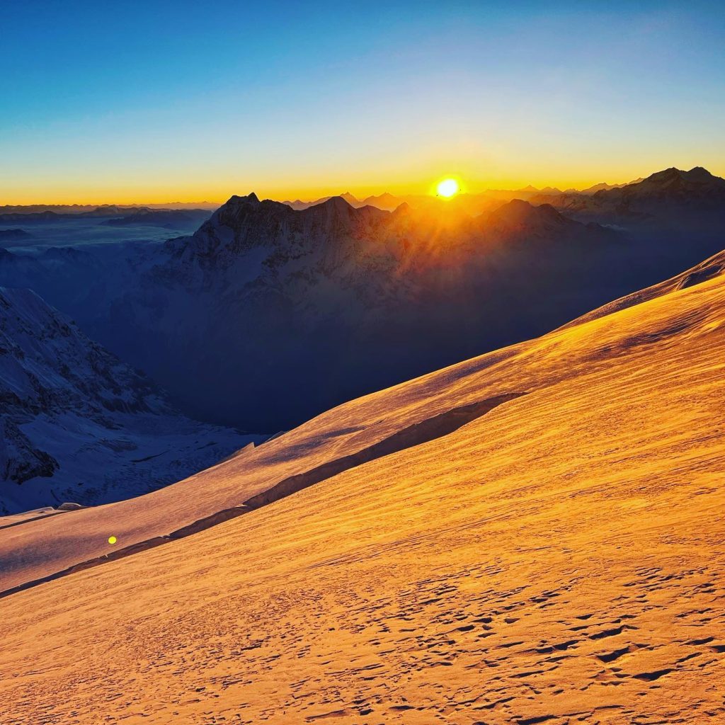 Alba vicino campo 3 - Foto Felix Berg via Summit Travel FB Page