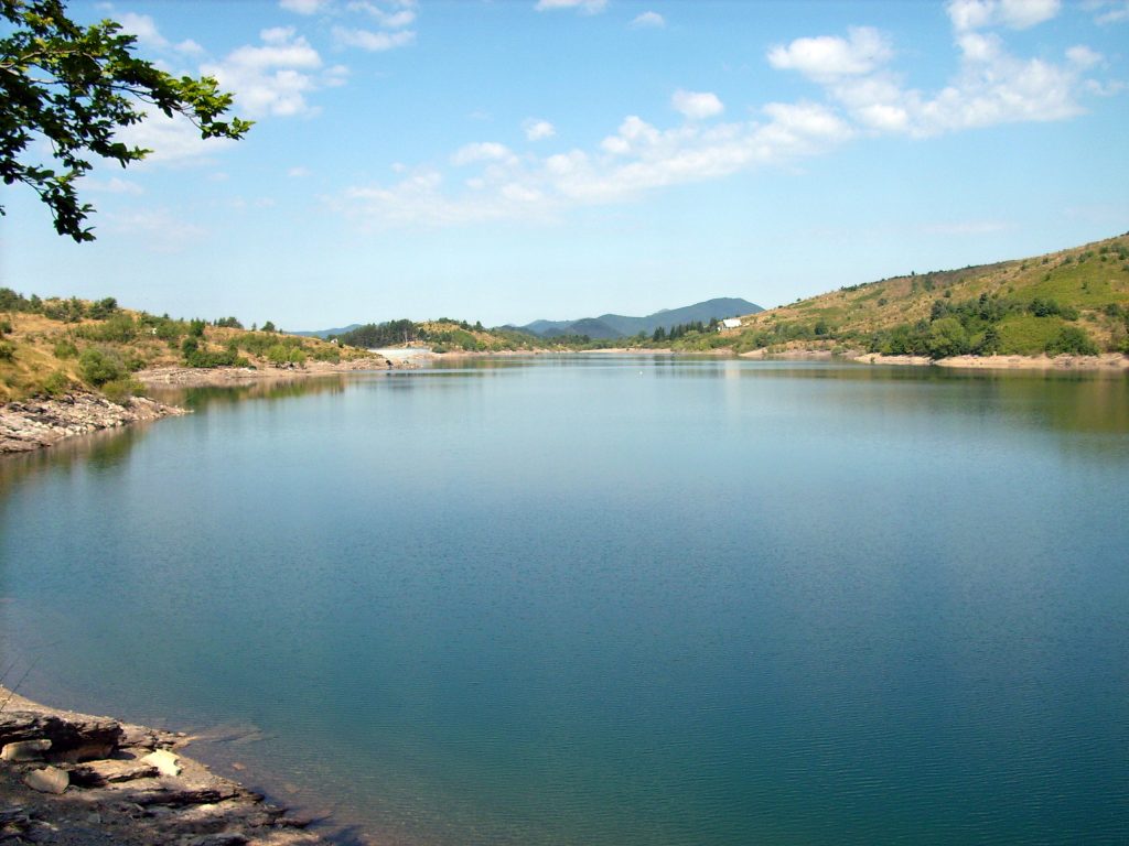 Lago di Giacopiane. Foto Wikimedia Commons @Davide Papalini