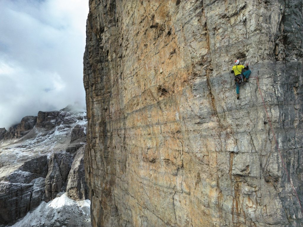 Sullo Spigolo Fox al Campanile Basso. Foto Umberto Isman
