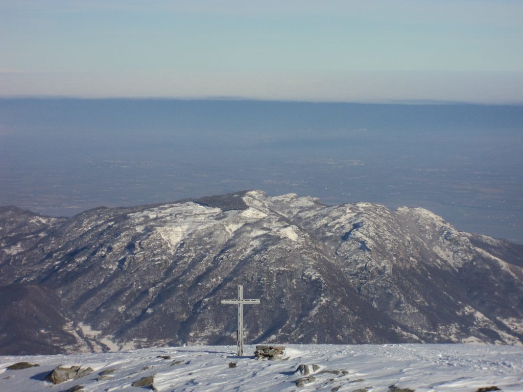 Monte Bracco dalla Punta Garitta Nuova. Foto Wikimedia Commons @francofranco56