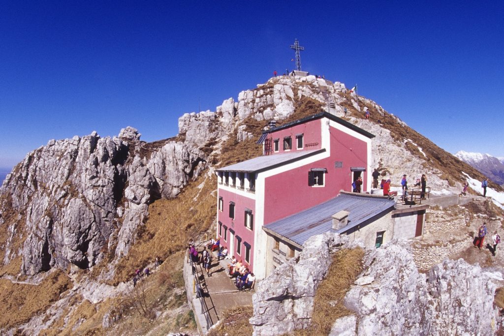 Il rifugio Azzoni. Foto Cesare Re