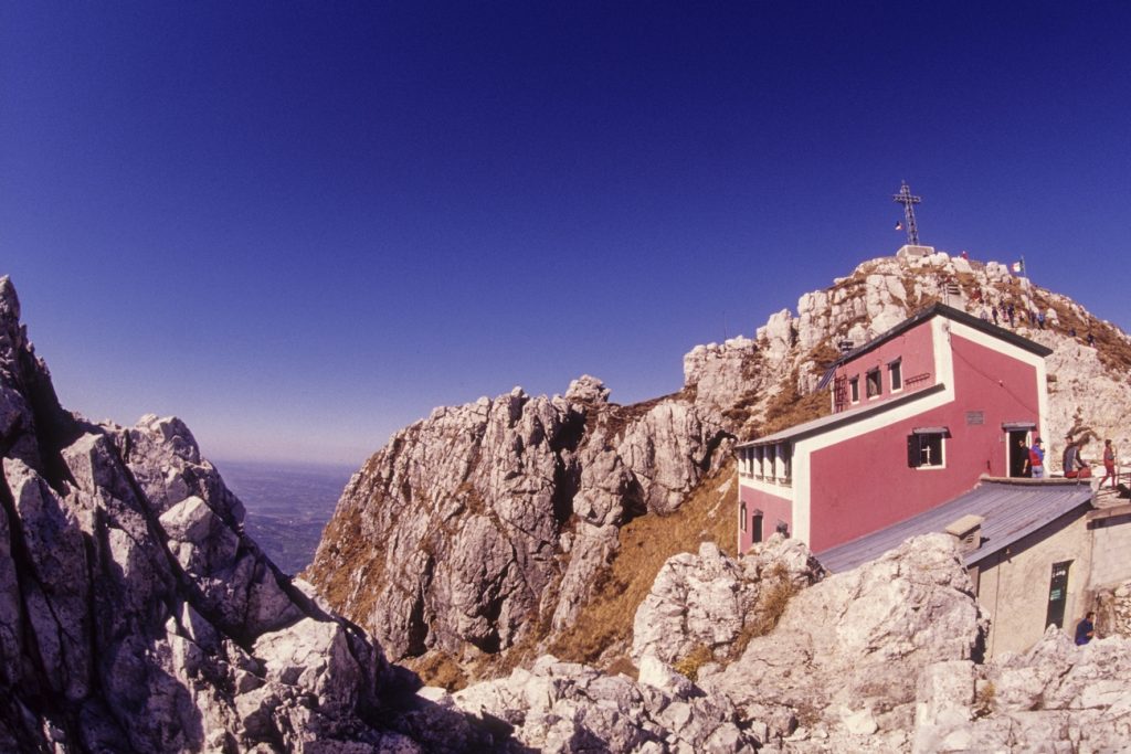 Il rifugio Azzoni. Foto Cesare Re