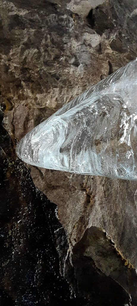 Particolare di una stalattite della Grotta dei Demoni - oto di Davide Peluzzi e Paolo Cocco