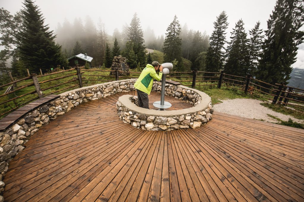 Adlerblick, la piattaforma a spirale costruita con materiali locali di recupero. Foto ©Sportalpen