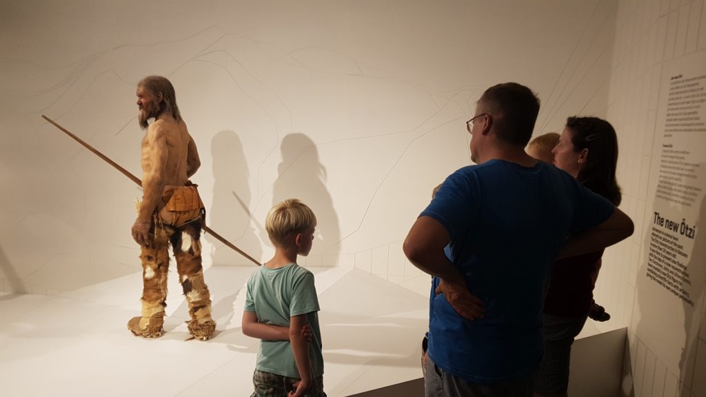 Ricostruzione di Ötzi. Museo Archeologico dell