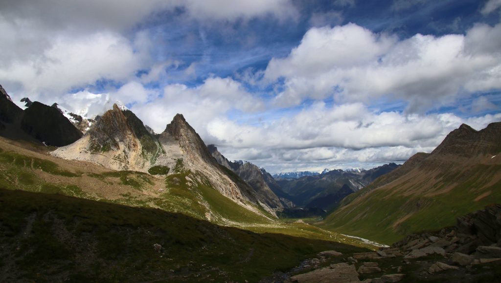 Sulla salita al Col de la Seigne. Foto Wikimedia Commons @Guillaume Baviere