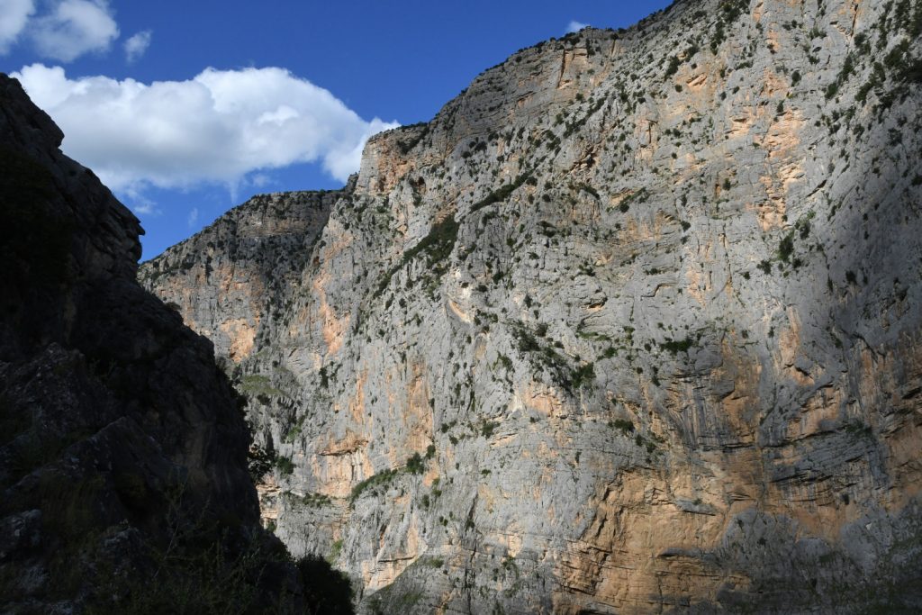 La Timpa del Demanio dalle Gole del Raganello. Foto Stefano Ardito
