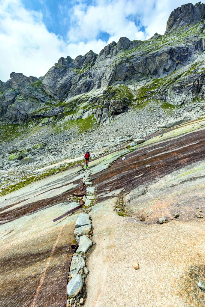 Sentiero Roma tra Val Masino e Val Qualido. Foto Roberto Ganassa