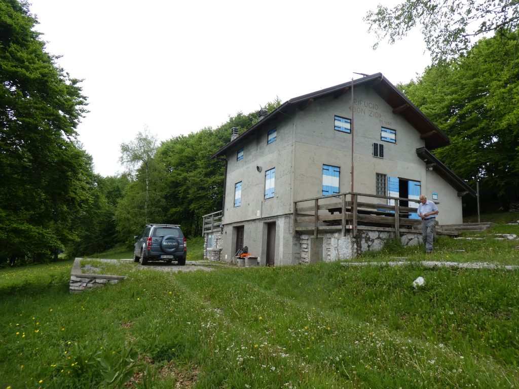 Il Rifugio Don Zio Pisoni. Foto Archivio SAT