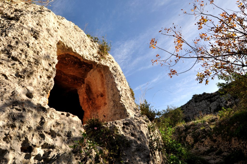 Pantalica, una tomba. Foto Stefano Ardito