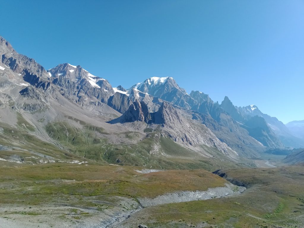 Pyramides Calcaires, Col de la Seigne. Foto Wikimedia Commons @Remih