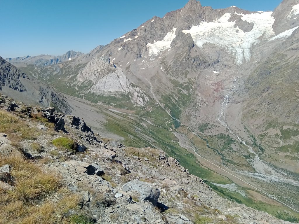 Rifugio Elisabetta Soldini dal Col du Mont Fortin. Foto Wikimedia Commons @Remih