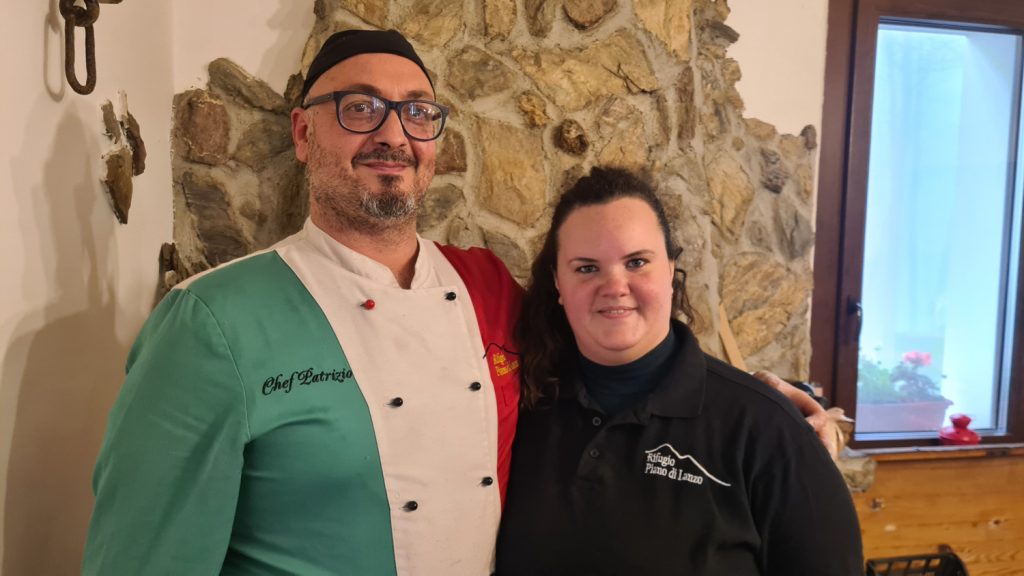 Rifugio Piano di Lanzo, Patrizio Maiarosa e Sabrina Russo. Foto Stefano Ardito