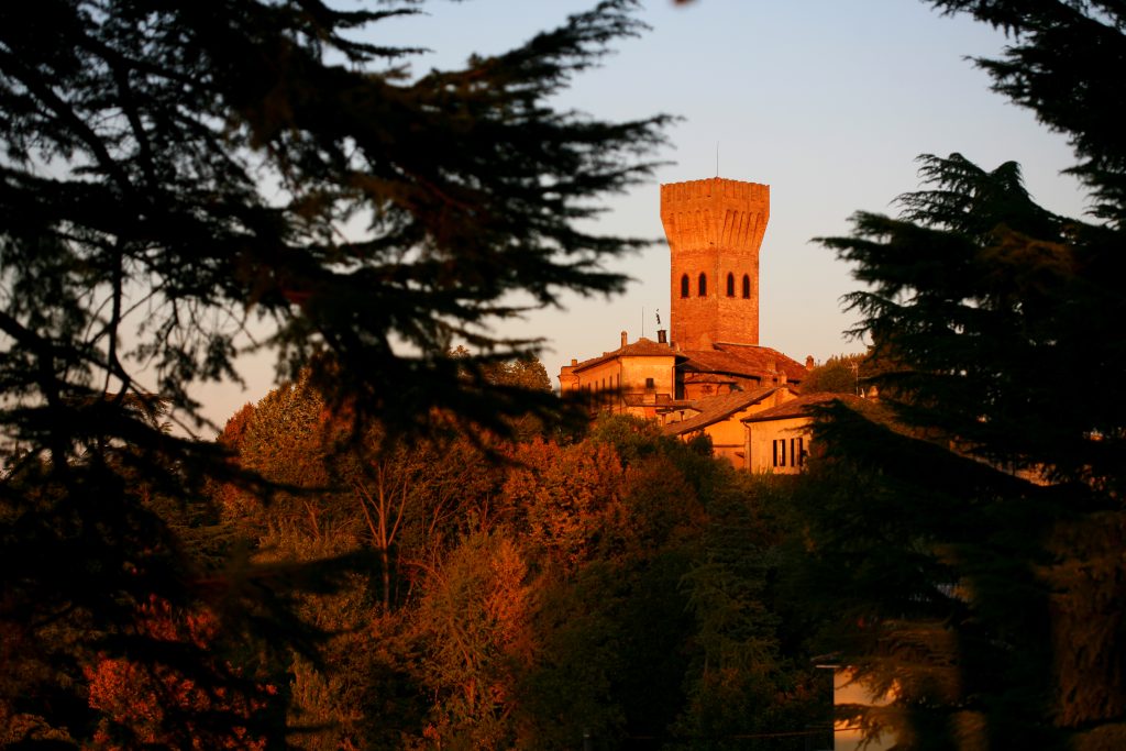 Castello di Cigognola. Foto Wikimedia Commons @Paolobon140