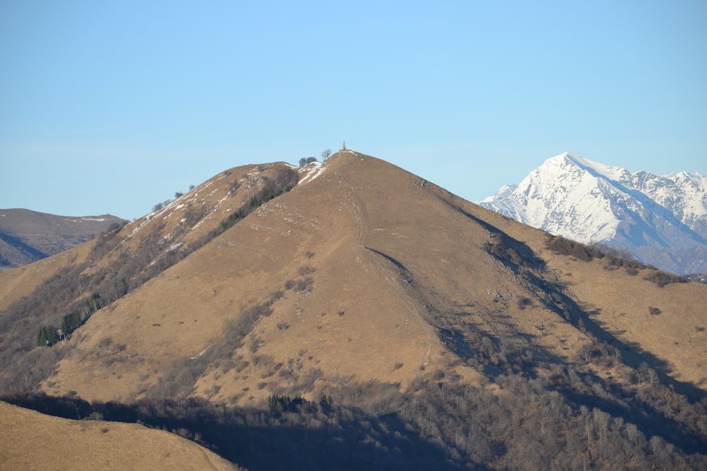 Monte Bollettone, vista sul monte Palanzone. Foto @Mark alba/Wikimedia Commons