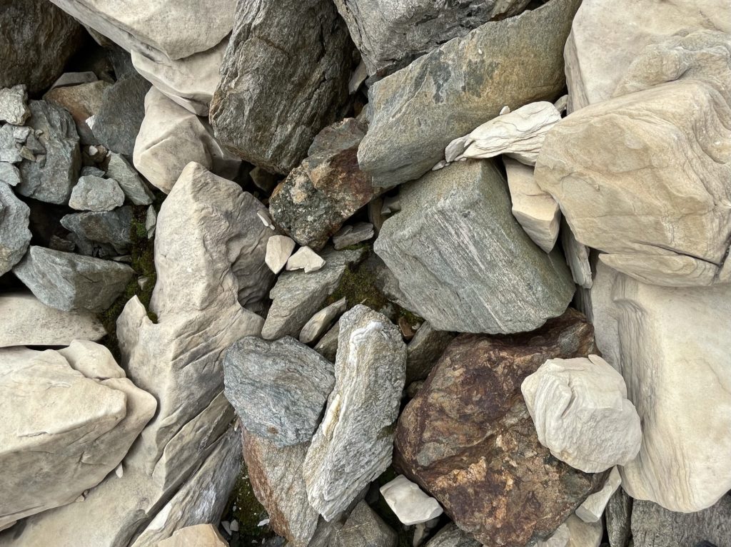 Caos minerale, valle dello Scerscen