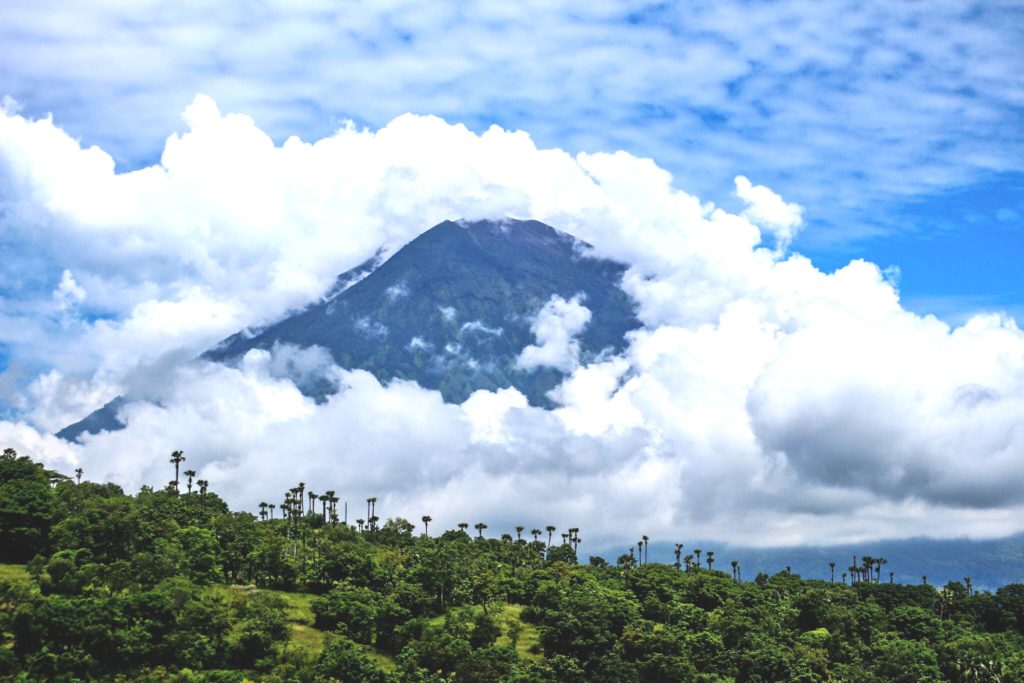 Il vulcano Agung a Bali, Indonesia. Foto @Tiket2/Wikimedia Commons