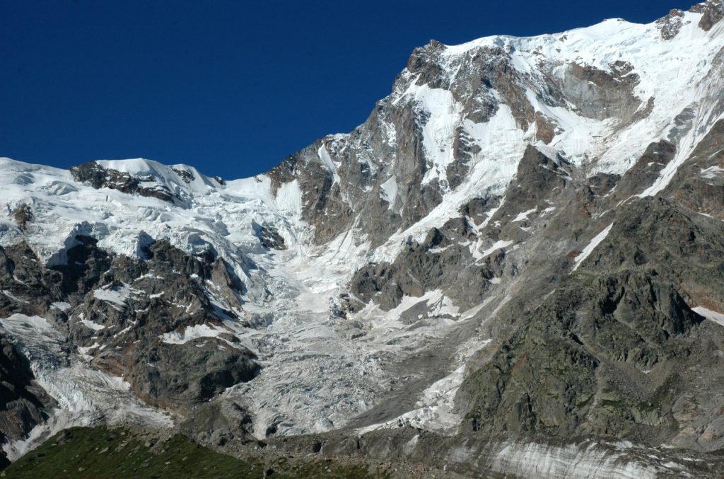 La parete Est del Rosa dal Ghiacciaio del Belvedere - Foto Stefano Ardito