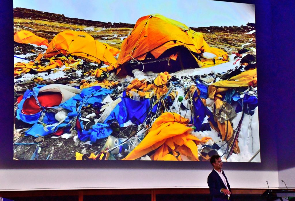 Londra, Everest 70, Kenton Cool e la spazzatura al Colle Sud dell