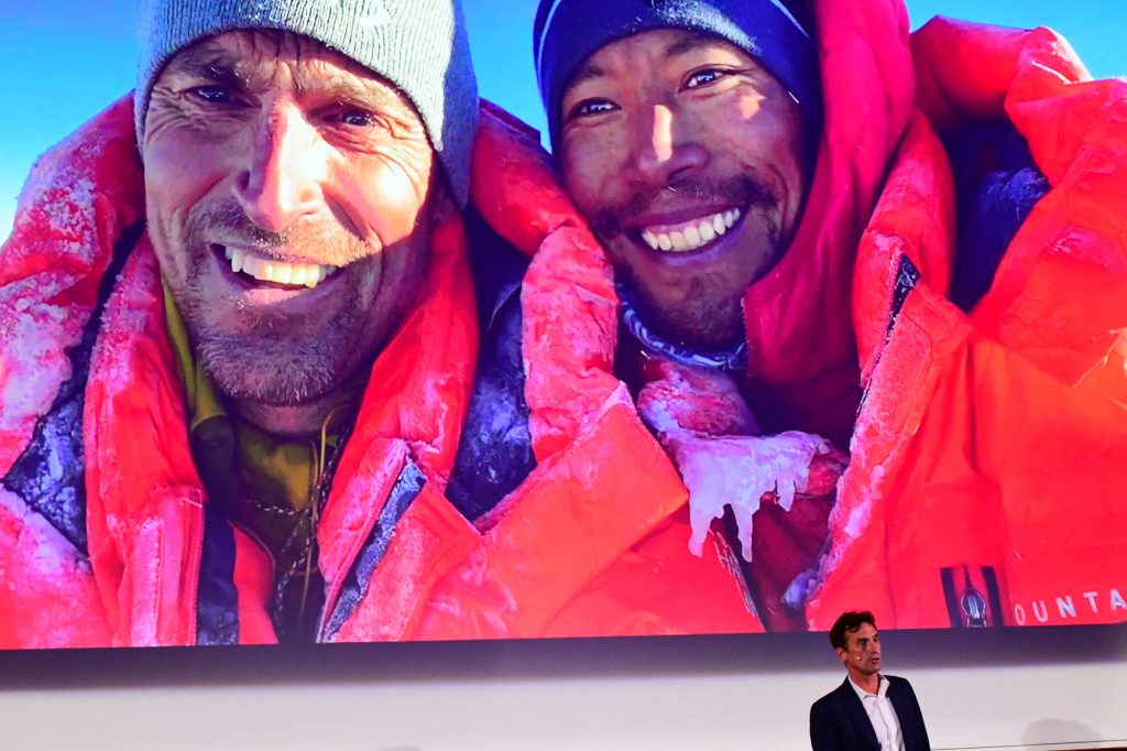 Londra, Everest 70 Kenton Cool e una sua foto sulla cima. Foto di Stefano Ardito