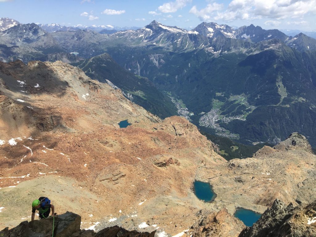 Magia rossa, serpentinite Est del Rachele e Laghi di Sassersa
