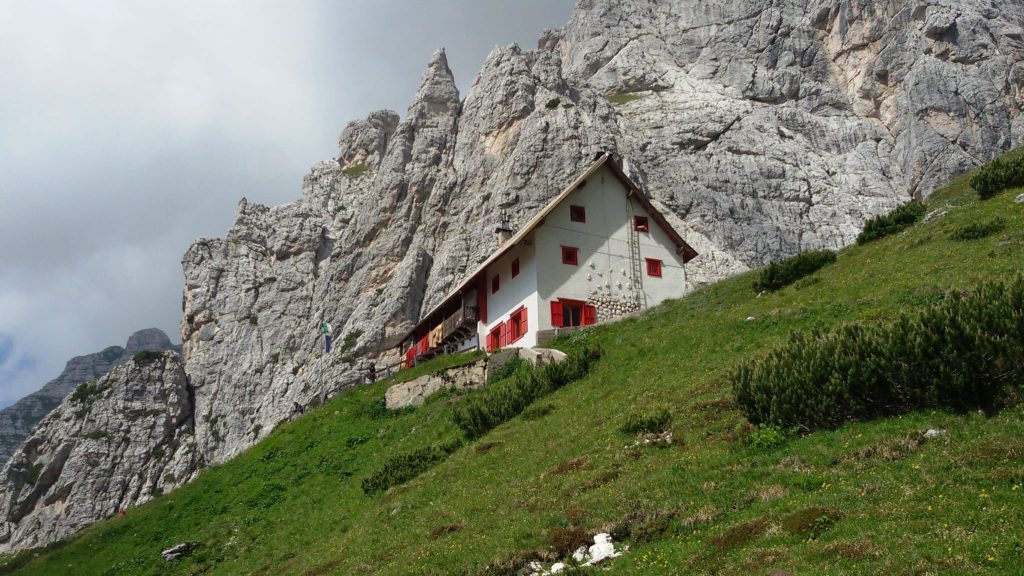 Rifugio Corsi. Foto di Società Alpina delle Giulie