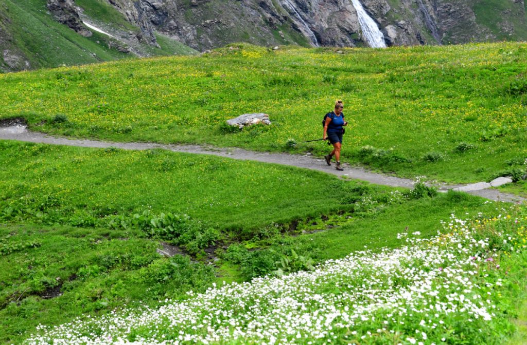Salita al rifugio Bezzi. Foto di Stefano Ardito