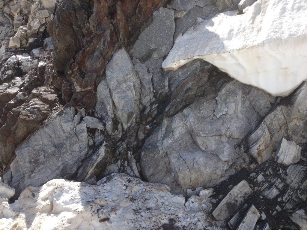 Scisto, granito e marmo a contatto, Cima di Vazzeda